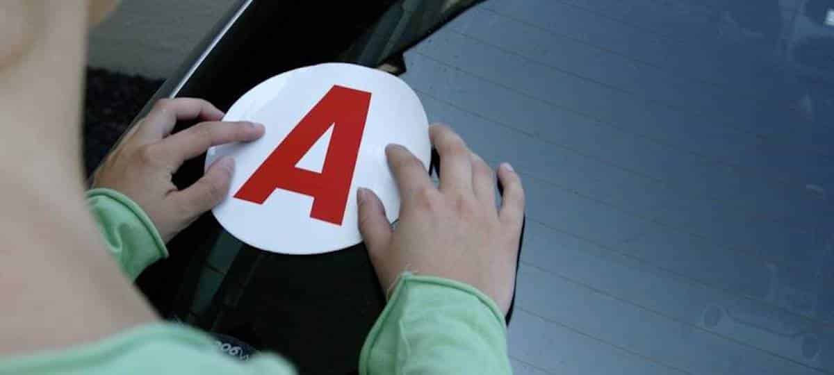 Le disque A est-il obligatoire pour les jeunes conducteurs ?