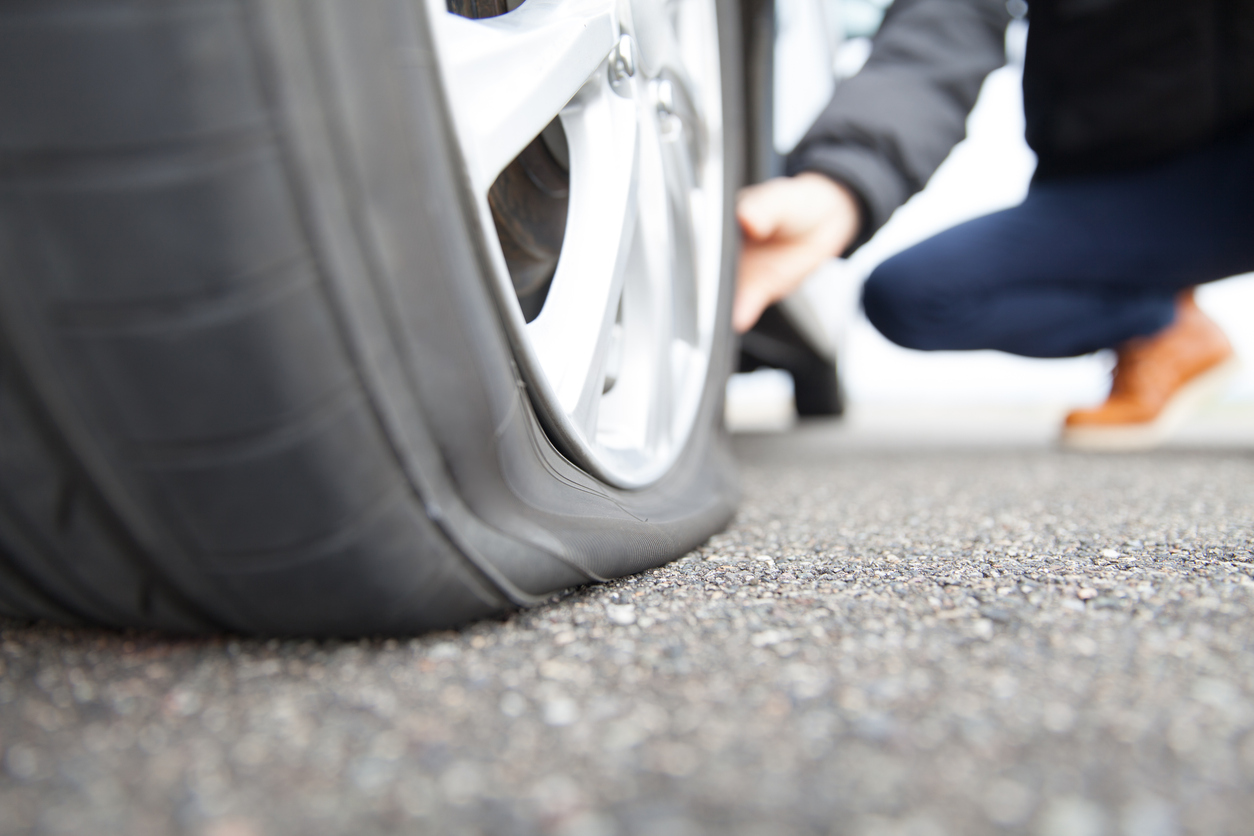 Pneu crevé : quelle prise en charge de l’assurance auto ?